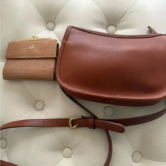 COACH Classic Tan Leather Crossbody Bag - Vintage - Great condition! - Picture 10 of 16